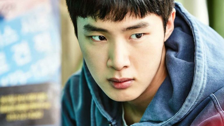 Kim Dong Hee como Ji Soo em Extracurricular da Netflix